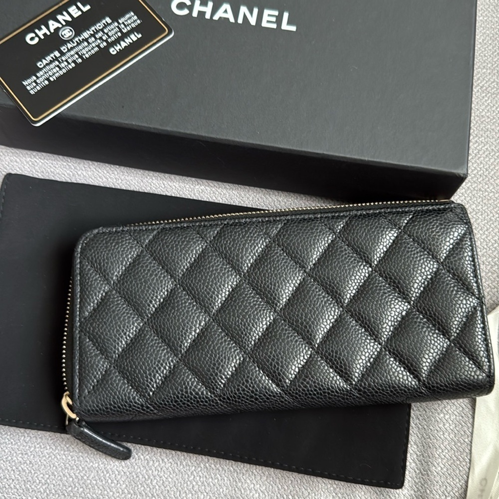 Chanel Black Quilted Leather Wallet - Picture 16 of 17